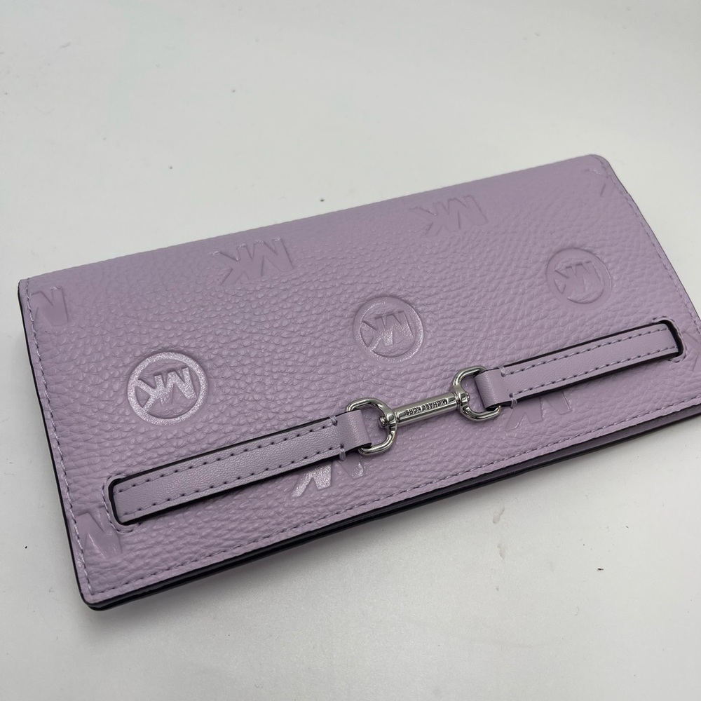 MICHAEL KORS Carson Large Logo Debossed Snap Wallet
Light Quartz 
NWT - Picture 6 of 16